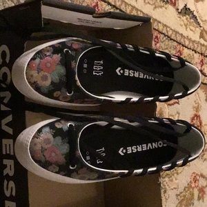 Floral converse low tops with laces women size 5 kids 3 -3.5